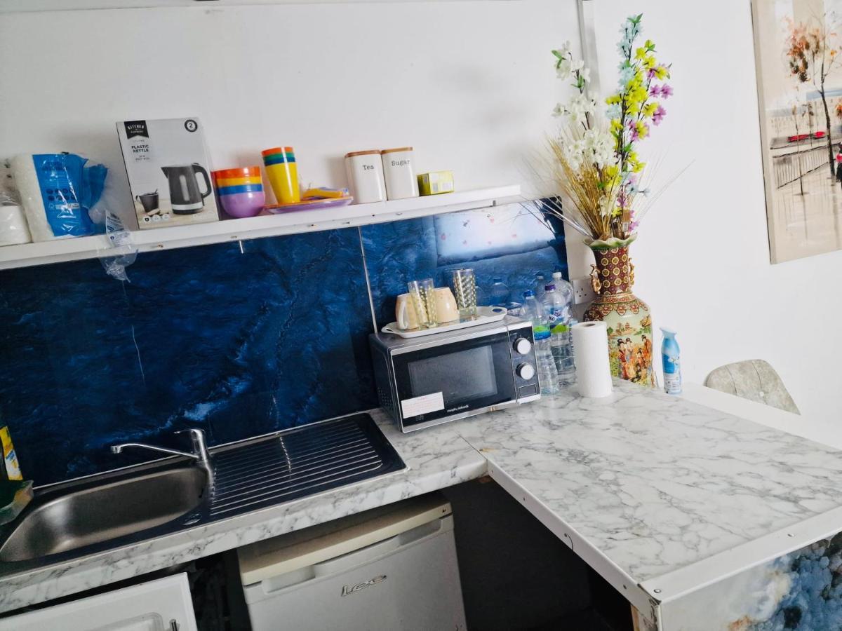 Jacob Apartment Sutton  Bagian luar foto