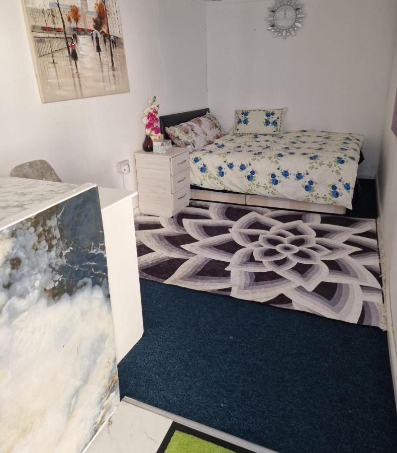 Jacob Apartment Sutton  Bagian luar foto
