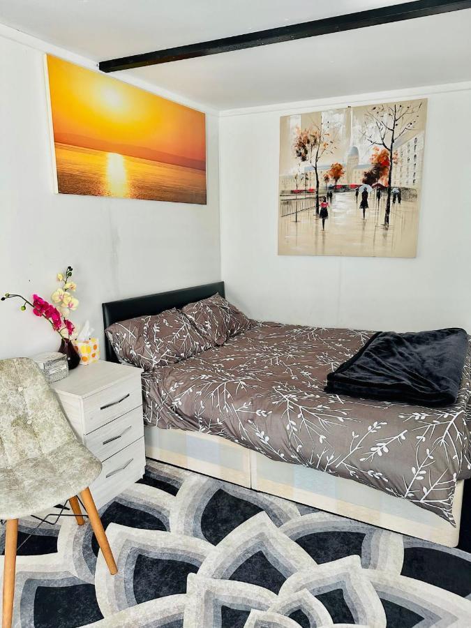 Jacob Apartment Sutton  Bagian luar foto